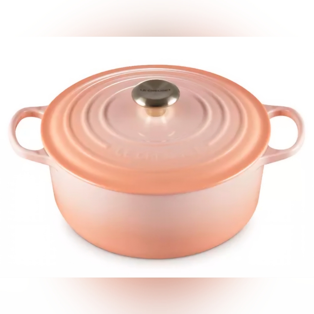 Le Creuset Signature Round Dutch Oven, 5.5 Qt., Color Pêche, Retail $434.95 USD